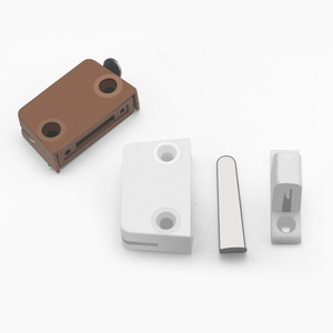 Conector de Plástico Ying Sheng 5465, Soporte para Ensamblaje de Gabinetes, Blanco Marrón, Estilo Moderno y Simple, Moldeado por Inyección - Product Image 1
