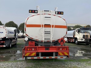 Camion-citerne standard 20000L-40000L Sinotruk HOWO 6X4, ensemble de citerne à huile d'origine, camions de ravitaillement - Product Image 5