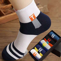 Vente en gros d'échantillon de boîte cadeau chaussette robe pour homme avec logo personnalisé cheville chaussettes de créateur en coton moins cher pour hommes