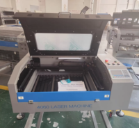 Graveur laser CO2 de bureau industriel, machine DIY, système de gravure et de découpe laser 5030/6040/7050 pour l'artisanat et les cadeaux non métalliques