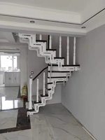 Escalier pliant intérieur pour loft complet et duplex, avec structure en acier et bois, et garde-corps, installation sur mesure