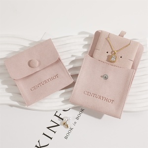 Pochette en microfibre rose PUPPYSEW pour bijoux avec logo, pochette en microfibre à bouton-pression avec insert, pochette pour collier - Product Image 1