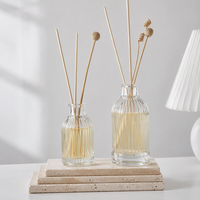 Bouteille diffuseur à roseaux en verre transparent strié, multi-tailles (40ml, 100ml, 200ml), vide, pour huiles essentielles, style vintage à rayures verticales, vente en gros