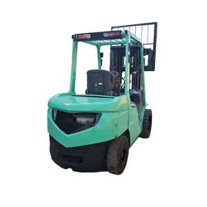 Montacargas Mitsubishi Usado de 3.5 Toneladas Diésel con Mástil de Tres Etapas, Desplazador Lateral Hidráulico y Neumáticos Sólidos para Exteriores - Product Image 1