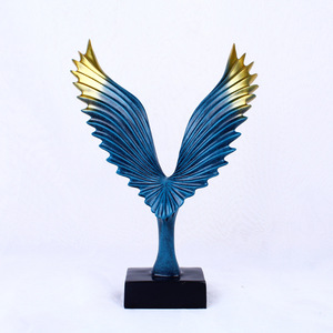 Adorno artesanal de resina Simple moderno águila voladora alta con alas extendidas para música de hadas religiosas y estilos piramidales - Product Image 3