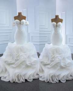 Vestido de Novia QUEENS GOWN, Estilo Sirena/Trompeta, Satinado, Diseño Sencillo, Hombros Descubiertos, Cuello en V, con Falda Voluminosa - Product Image 1