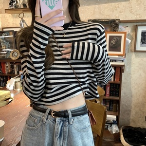 <span class=keywords><strong>Camiseta</strong></span> de <span class=keywords><strong>manga</strong></span> <span class=keywords><strong>larga</strong></span> a rayas de Color contrastante para <span class=keywords><strong>mujer</strong></span>, novedad de otoño 2025, Top corto adelgazante informal - Product Image 4