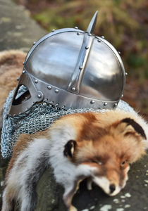 Casco de Caballero Medieval Premium Hecho de Metal con Diseño Histórico para Eventos de Cosplay, Representaciones Teatrales y Decoración del Hogar - Product Image 4