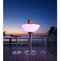 Table de bar LED moderne pour discothèques, salons, événements, jardins - Mobilier d'extérieur en plastique par Factory Design pour hôtels