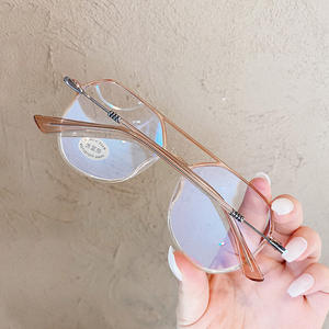 Monture de lunettes carrée T5-30062 en TR90 anti-lumière bleue pour femme, taille moyenne, avec verres AC et pont nasal standard - Product Image 2