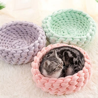 100% acrylique tricot confortable coton tressé à la main couverture pour animaux de compagnie gros tricoté rempli Tube fil teint ignifuge animaux de compagnie