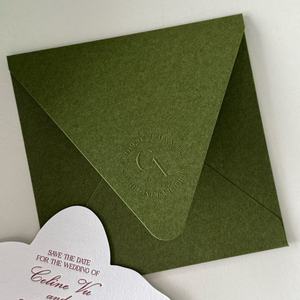 Enveloppes à rabat pointu vert herbe sur mesure, enveloppes populaires de couleur vert sauge pour invitations et cartes de mariage - Product Image 3