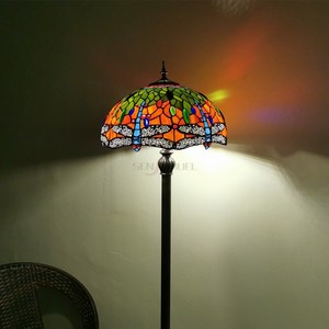<span class=keywords><strong>Lampe</strong></span> sur pied en verre <span class=keywords><strong>Tiffany</strong></span> mosaïque coloré peint à la main, abat-jour en forme de <span class=keywords><strong>libellule</strong></span>, <span class=keywords><strong>lampe</strong></span> décorative rétro européenne - Product Image 4