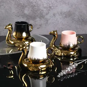 Vente en gros de tasse à café lait créative en céramique tasse à café en céramique de luxe coffret cadeau tasse turque dorée avec soucoupe