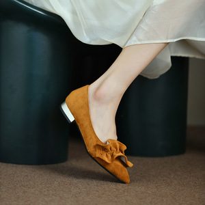 รองเท้าส้นเตี้ยทรงหัวแหลมหนังกลับสไตล์เรโทรสุดหรูสำหรับผู้หญิง คอลเลคชั่นใหม่ประจำฤดูใบไม้ร่วง ดีไซน์จีบสุดเก๋ ส้นเตี้ย แฟชั่นทันสมัย - Product Image 3