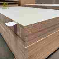 Panneau de contreplaqué stratifié 18 mm 4x8, âme 100 % eucalyptus, mélaminé, imperméable pour meubles et armoires