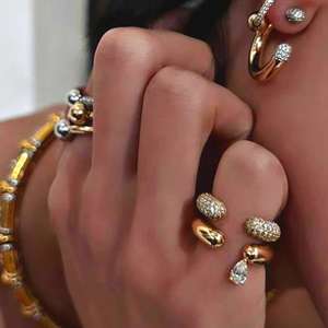 Ensemble de bagues en deux pièces zircon cubique ovale à la mode cercle pavé glacé accrocher goutte d'eau Style bijoux de mariage - Product Image 1