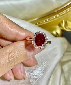 แหวนทองคำ 18K ประดับทับทิมธรรมชาติและเพชรทรงรี |   แหวนพลอยแต่งงานสุดโรแมนติกสำหรับผู้หญิง - Product Image 4