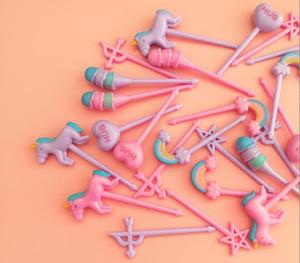 Fourchettes <span class=keywords><strong>de</strong></span> dessin animé <span class=keywords><strong>en</strong></span> plastique jetables <span class=keywords><strong>de</strong></span> magasin <span class=keywords><strong>en</strong></span> <span class=keywords><strong>ligne</strong></span> <span class=keywords><strong>de</strong></span> Offres Spéciales pour le mini dessert <span class=keywords><strong>de</strong></span> fruit pour des fêtes <span class=keywords><strong>de</strong></span> vacances et le retour à l'école - Product Image 3