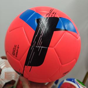 Balón de Fútbol de Calidad Profesional Diseñado Según las Especificaciones de la Copa Tri-Naciones 2026 para Uso Profesional - Product Image 1