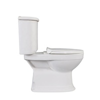 Ensemble WC deux pièces en céramique à poser au sol avec chasse d'eau, sanitaires en porcelaine, toilettes et lavabo sur colonne