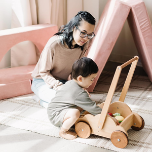 Andador de bebé de madera natural Beright ODM OEM, juguete de empuje, juguetes educativos para caminar para niños pequeños, juguetes de tracción y andadores, no bloques de construcción - Product Image 2
