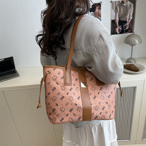 2025 nuevo diseño de lujo con estampado de lazo de gato, bolso con hebilla para mujer, bolso con espejo, bolso de viaje de gran capacidad, bolso de hombro - Product Image 5