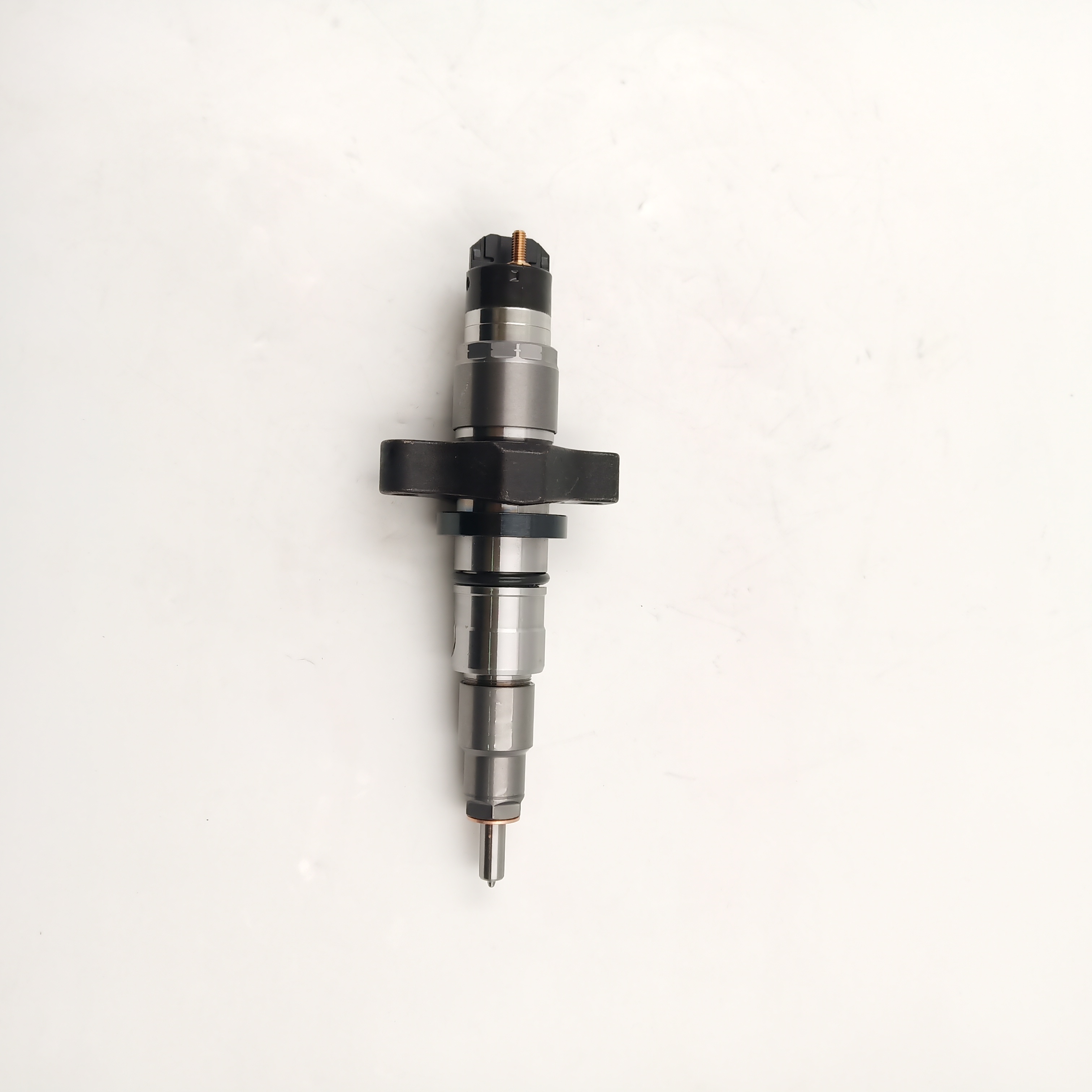 High Quality Common Rail Injector  0445120028  Diesel Engine Fuel Injection Nozzle 0 445 120 028 504055805 For IVECO