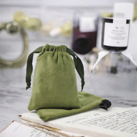 Pochette de rangement en velours multi-usages OEM, sac à cordon en velours doux vert pour petits accessoires, emballage cadeau