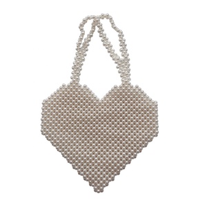 Bolso de Mano de Lujo para Mujer, Hecho a Mano, Ecológico, Abierto, de Resina Acrílica con Cuentas Blancas en Forma de Corazón - Product Image 1