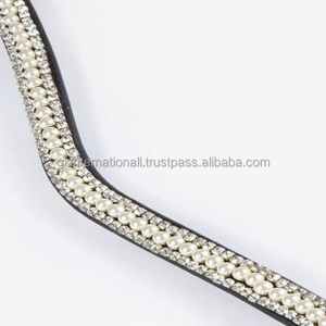 Bande de front de cheval en cuir véritable rembourré souple et confortable fait à la main avec logo personnalisé avec cristaux clairs design et perle blanche bling - Product Image 1
