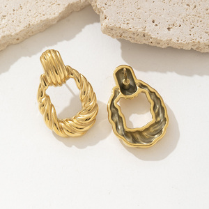 2025 nouveauté rétro à la mode populaire torsadé métal martelé géométrique or torsion boucles d'oreilles - Product Image 3