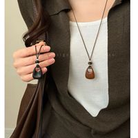 Collier avec pendentif en bois, un collier long simple et élégant avec longueur réglable, un accessoire stylé