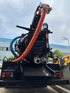 รถบรรทุกไฮโดรแวคคั่ม ISUZU KV100 6 ลูกบาศก์เมตร ปั๊ม Jurop PINFL จากอิตาลี 360 °   รถดูดฝุ่นแบบเจ็ทพร้อมแขนดูดหมุนได้ ปรับแต่งการจัดวางได้ - Product Image 6
