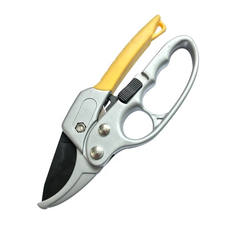 Профессиональный храповым механизмом с 3-ступенчатый зажимные системы обеспечивает 5X мощности резания