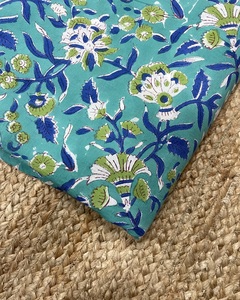 Tissu en coton imprimé à la main à motifs floraux pour la confection de robes, sacs, housses de rideaux, vêtements pour garçons - Matériau artisanal indien léger - Product Image 5