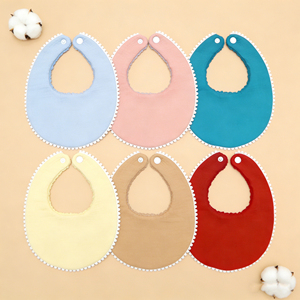 Nouveaux bavoirs pour bébé confortables et doux en mousseline en forme de U avec fermeture à bouton pour la bave et la dentition, disponibles en couleurs unies pratiques - Product Image 1