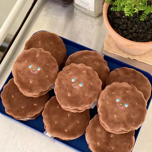 Juguete interactivo de peluche para perros, estilo galleta marrón, con sonido, para ocultar comida, juguete suave para masticar, para perros, para jugar a las buscas. - Product Image 5