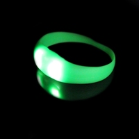 Beleuchtete Feiertage Personalisiertes LED-Armband mit Logo Ein Werbeartikel, der Leuchtet