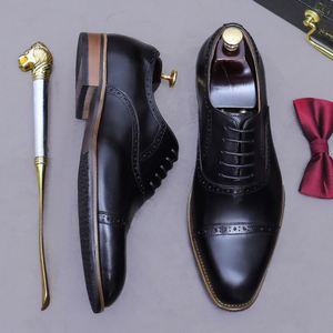 Chaussures de ville décontractées de luxe originales à bout carré, en cuir véritable de couleur claire, avec détails sculptés, à lacets, antidérapantes et respirantes - Product Image 6