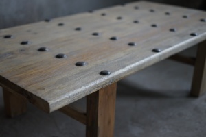 Tavolino da Caffè in Legno Massello Naturale Rustico Riciclato Stile Pannello di Porta Antica <span class=keywords><strong>con</strong></span> Design a Chiodi - Product Image 2