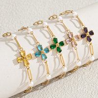 Bracelet de luxe européen en acier inoxydable avec chaîne trombone, orné d'une fleur à quatre pétales, de cristaux et de perles d'eau douce, idéal pour le quotidien et le bureau