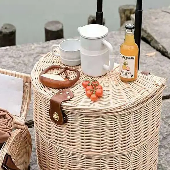 Venta al por mayor de mimbre personalizable cesta de picnic con tapa, carro, cesta de picnic con vajilla