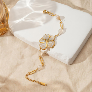 Bracciale in Acciaio Inossidabile <span class=keywords><strong>con</strong></span> Fiore e Perla Ovale, Placcato Oro 18K PVD, Chiusura a Moschettone, Anti-Appannamento, Gioielli Floreali Stile Cottagecore - Product Image 4