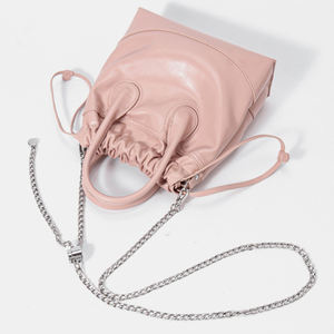 Bolso Tipo Cubo de Cuero Genuino de Alta Gama 2025, Bolso de Hombro Versátil para el Trabajo con Cierre de Botón y Forro de Poliéster - Product Image 5