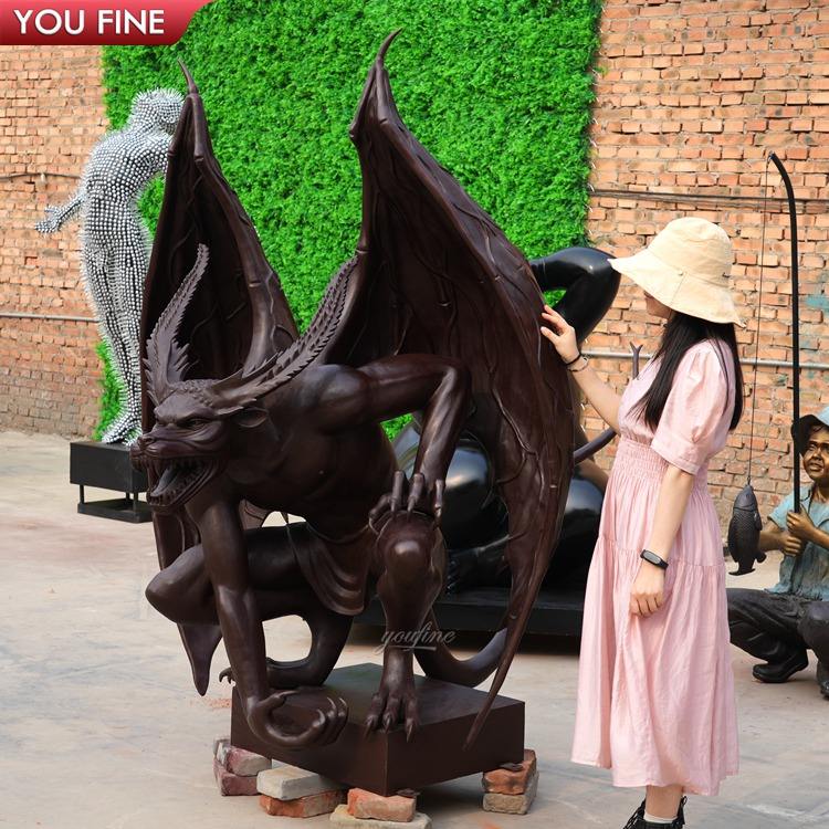 現代の屋外装飾 ブラスモンスター銅の悪魔彫刻像 ブロンズガーゴイル