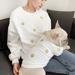 <span class=keywords><strong>Venta</strong></span> al por mayor de suministros para mascotas, ropa para <span class=keywords><strong>perros</strong></span> familiares, gran oferta, algodón de calidad, cara sonriente impresa, conjunto de ropa para <span class=keywords><strong>perros</strong></span> y propietarios a juego - Product Image 1