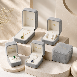 Cajas de Joyería de Terciopelo Verde de Lujo de Alta Gama, Juego de Varios Tamaños, Logotipo de Marca en Lámina Dorada, para Empaque de Regalos de Joyería de Moda - Product Image 4
