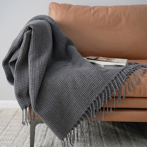 Plaid en tricot gaufré gris avec pompons, couverture décorative douce et confortable pour canapé et <span class=keywords><strong>lit</strong></span> - Product Image 4