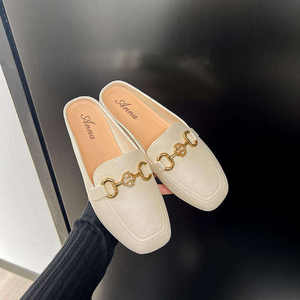 Женские сандалии с металлической цепочкой - Product Image 3